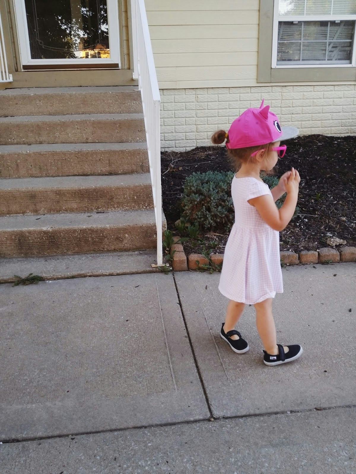 I Let My Toddler Dress Herself For A Week, & Here's How It Went
