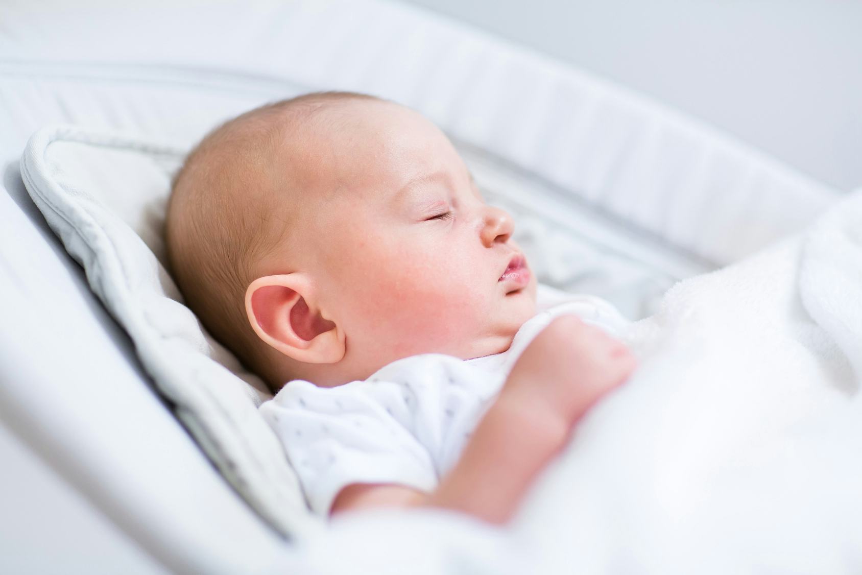 baby only sleeps in bouncer