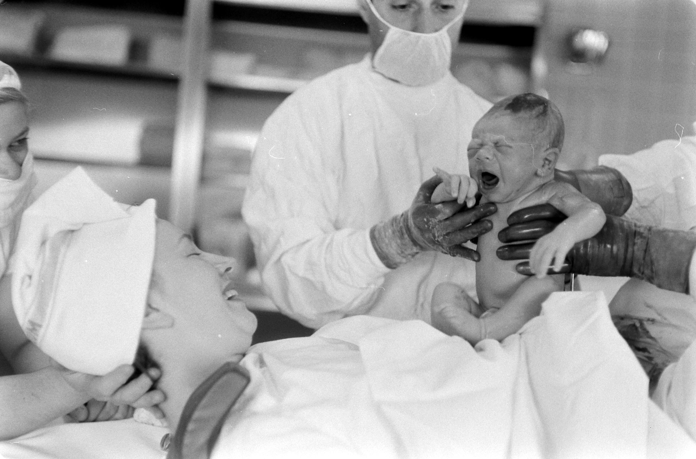 These 25 Vintage Maternity Ward Photos Prove That Motherhood Is Timeless