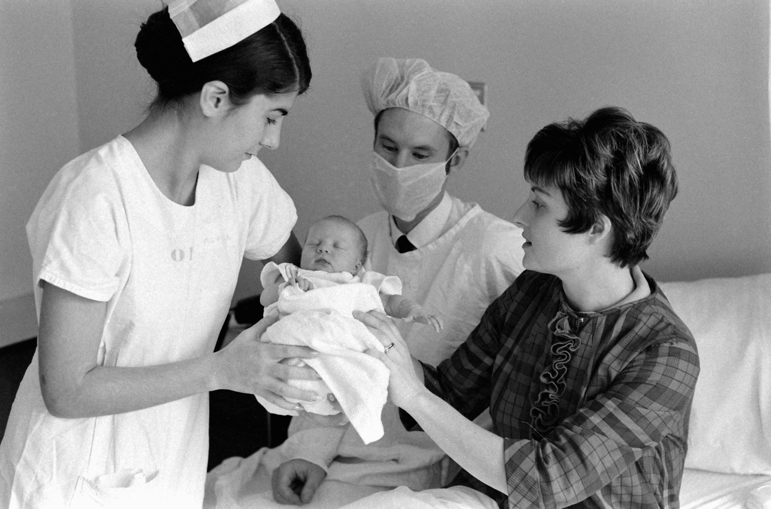 These 25 Vintage Maternity Ward Photos Prove That Motherhood Is Timeless