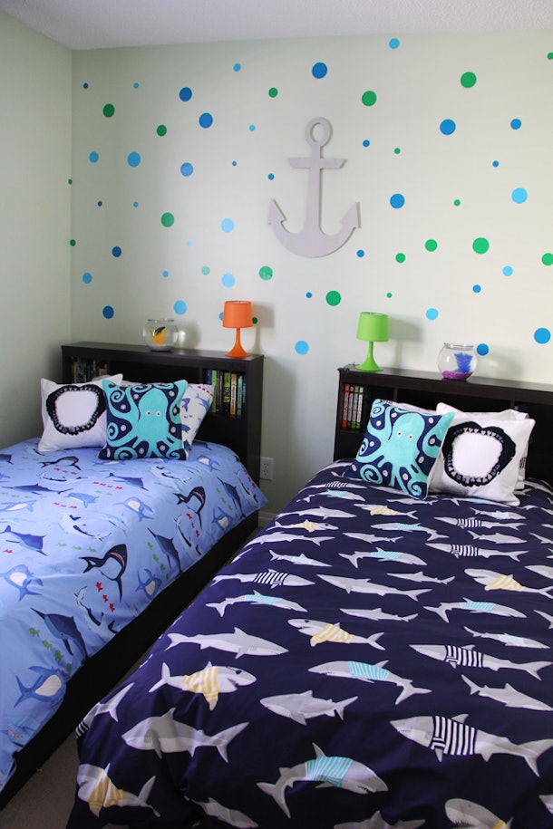 20 Shark-Themed Nursery & Kid's Room Ideas That'll Make A Splash