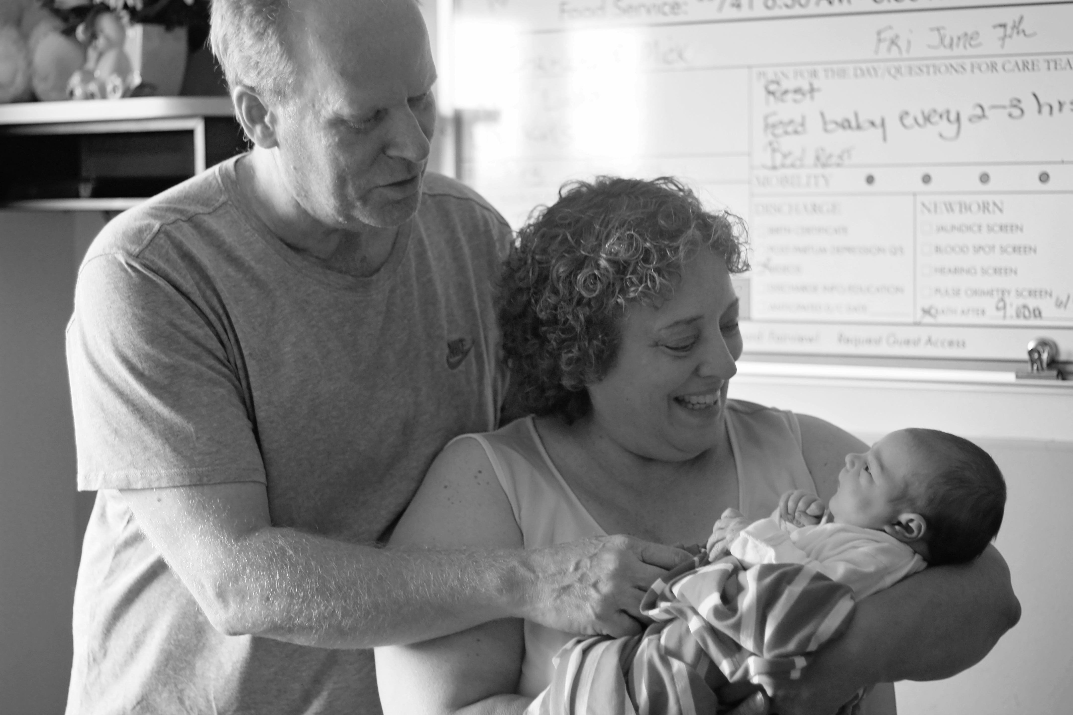 13 Photos Of Babies Meeting Their Grandparents For The Very First Time