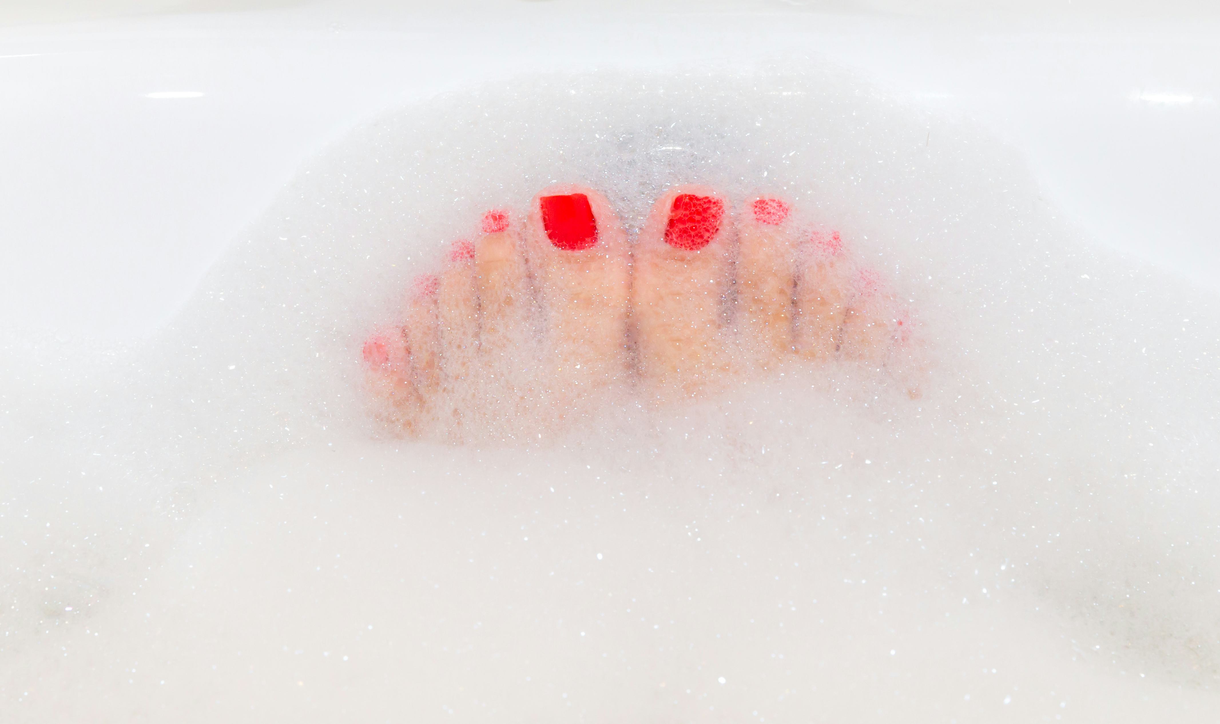 When Can I Take A Bath After A CSection? OBGYNs Weigh In